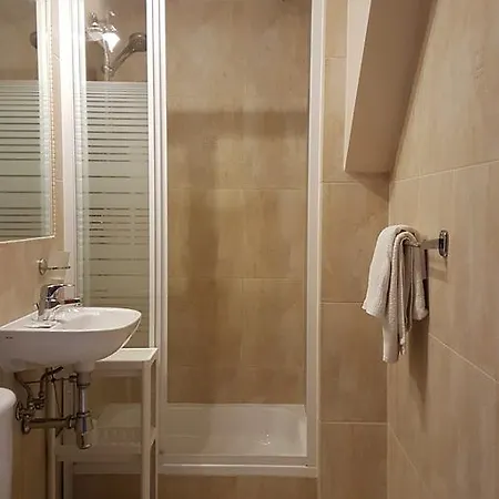 住宿加早餐酒店 Del Arte 瓦多维采